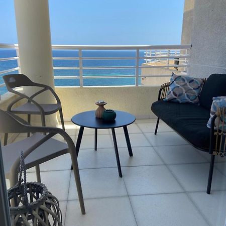 Relaxing Modern Beachfront Apartment - Amazing Sea View カルプ エクステリア 写真