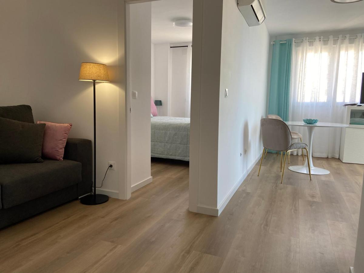 Relaxing Modern Beachfront Apartment - Amazing Sea View カルプ エクステリア 写真