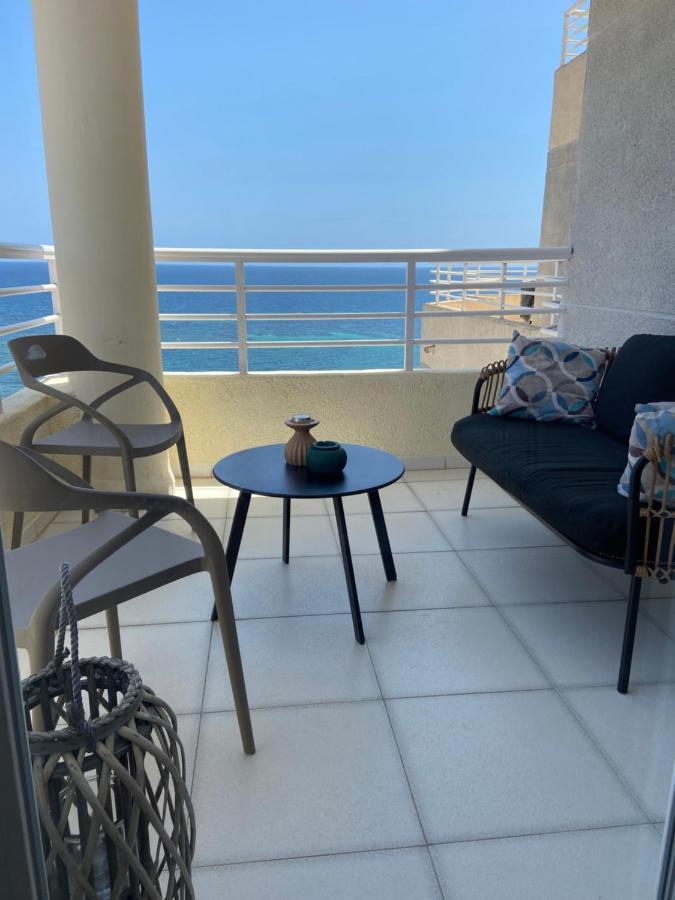 Relaxing Modern Beachfront Apartment - Amazing Sea View カルプ エクステリア 写真